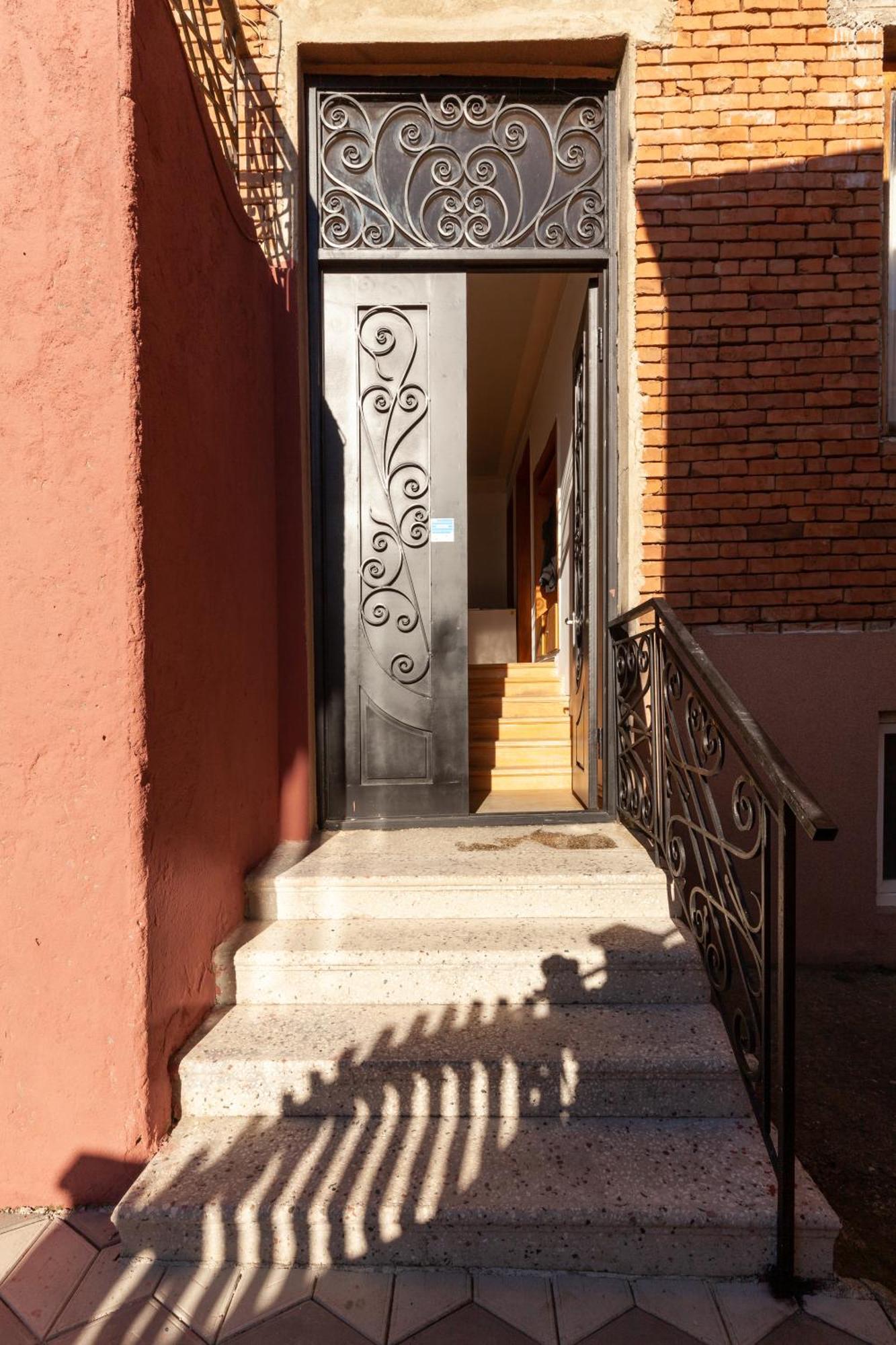 Stepin Garden Apartment Kutaisi Exterior foto